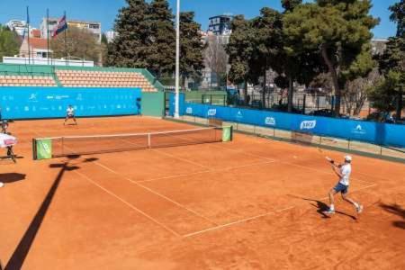 Apartment Tennis Court Split Exterior photo